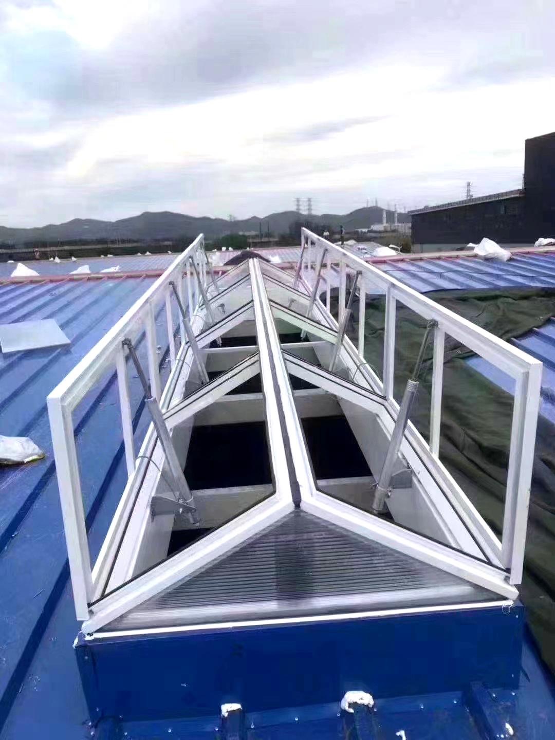 Thi công giếng trời mái che mở lật tự động